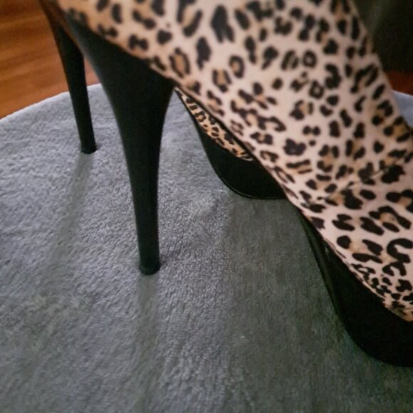Leopard Pattern Heels - Picture 6 of 12